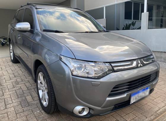 MITSUBISHI OUTLANDER 3.0 GT 4X4 V6 24V GASOLINA 4P AUTOMÁTICO